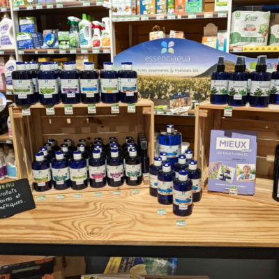 Les hydrolats bio Essenciagua présentés en boutique